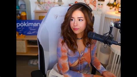 pokimame nip slip|Pokimane Suffers Wardrobe Malfunction On Stream, But Keeps。